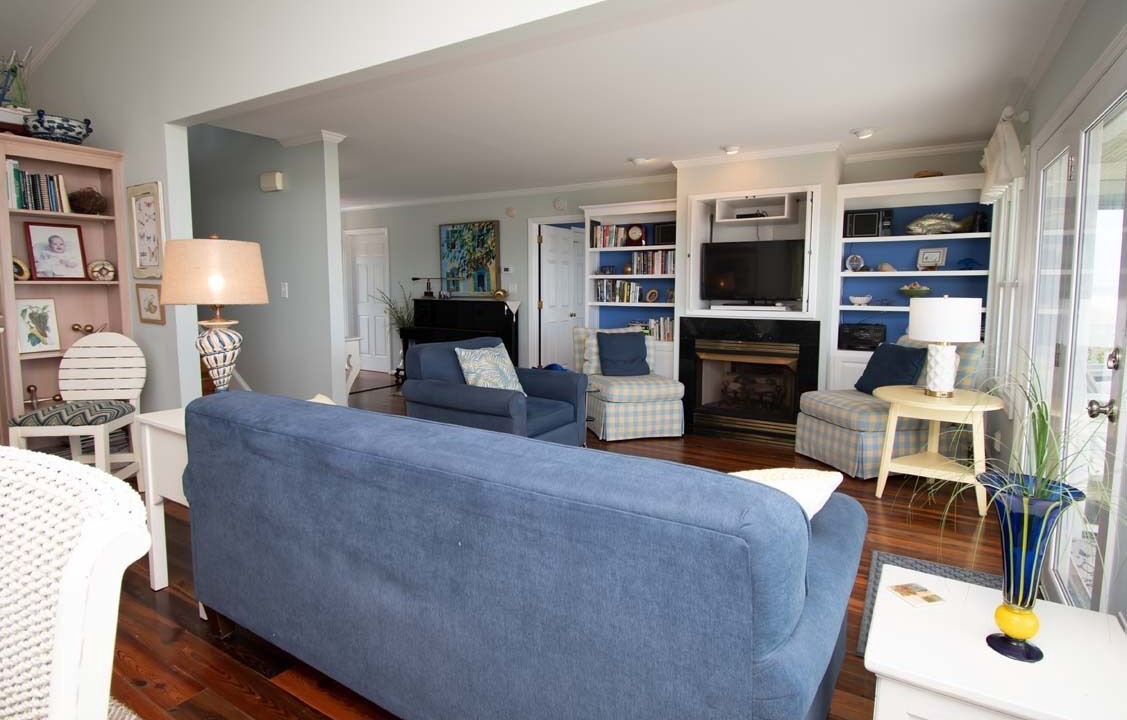 Photo of Livingroom in Pine Knoll Shores