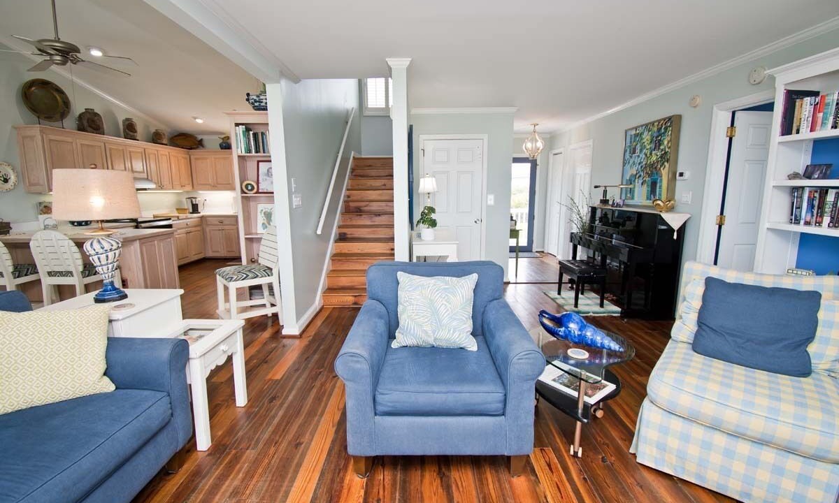 Photo of Livingroom in Pine Knoll Shores