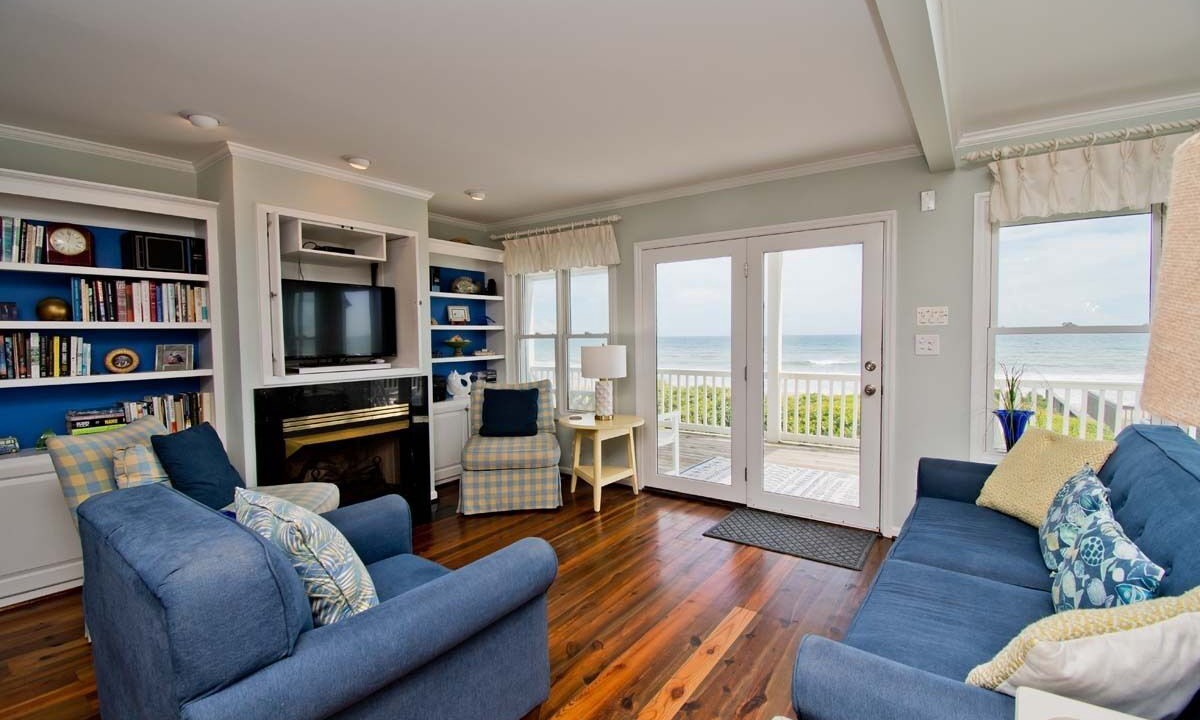 Photo of Livingroom in Pine Knoll Shores