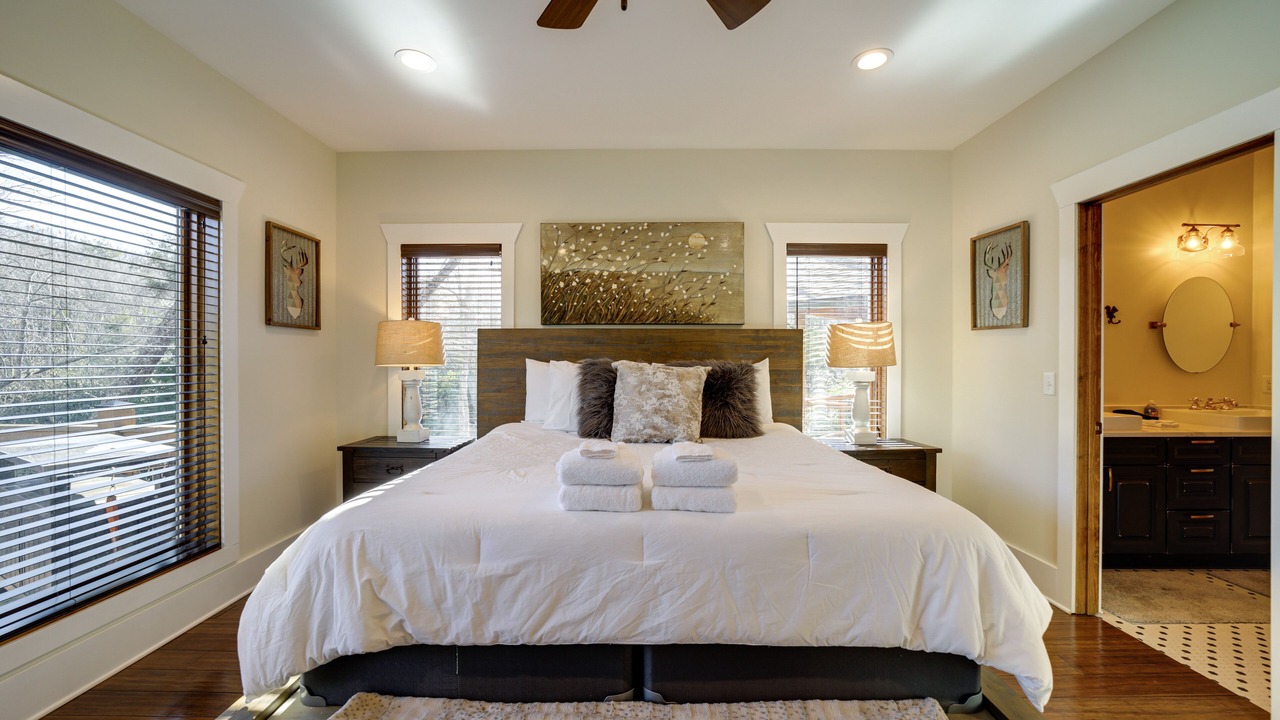 Photo of Bedroom in Glenville