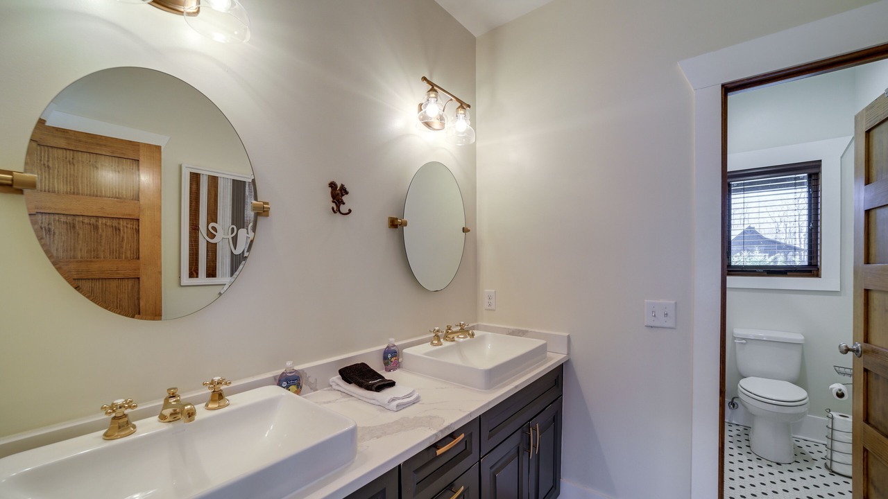 Photo of Bathroom in Glenville