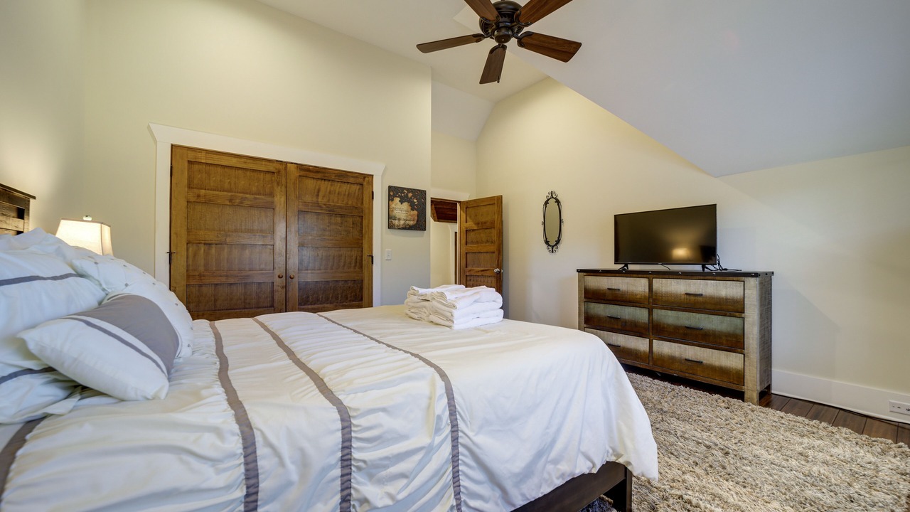 Photo of Bedroom in Glenville
