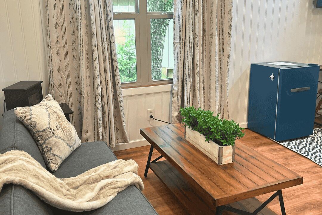 Photo of Livingroom in Saluda