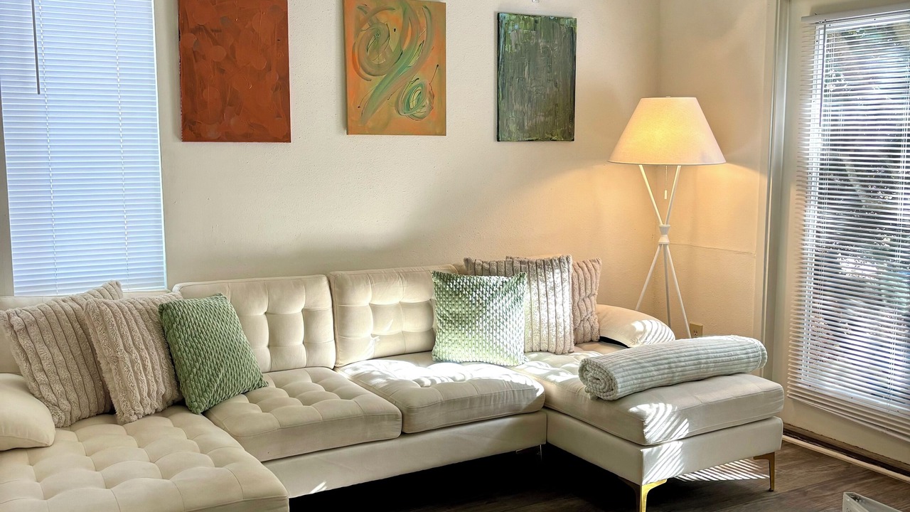 Photo of Livingroom in Northwest Raleigh