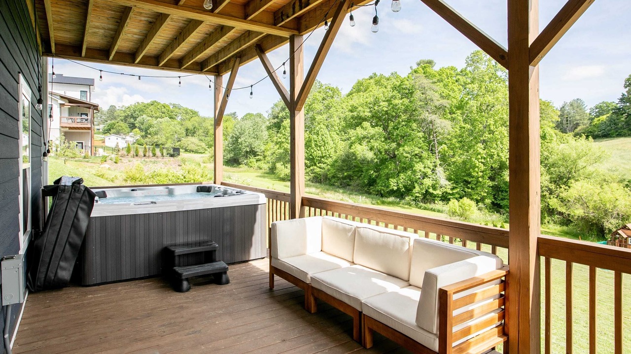 Photo of Patio Balcony in Weaverville