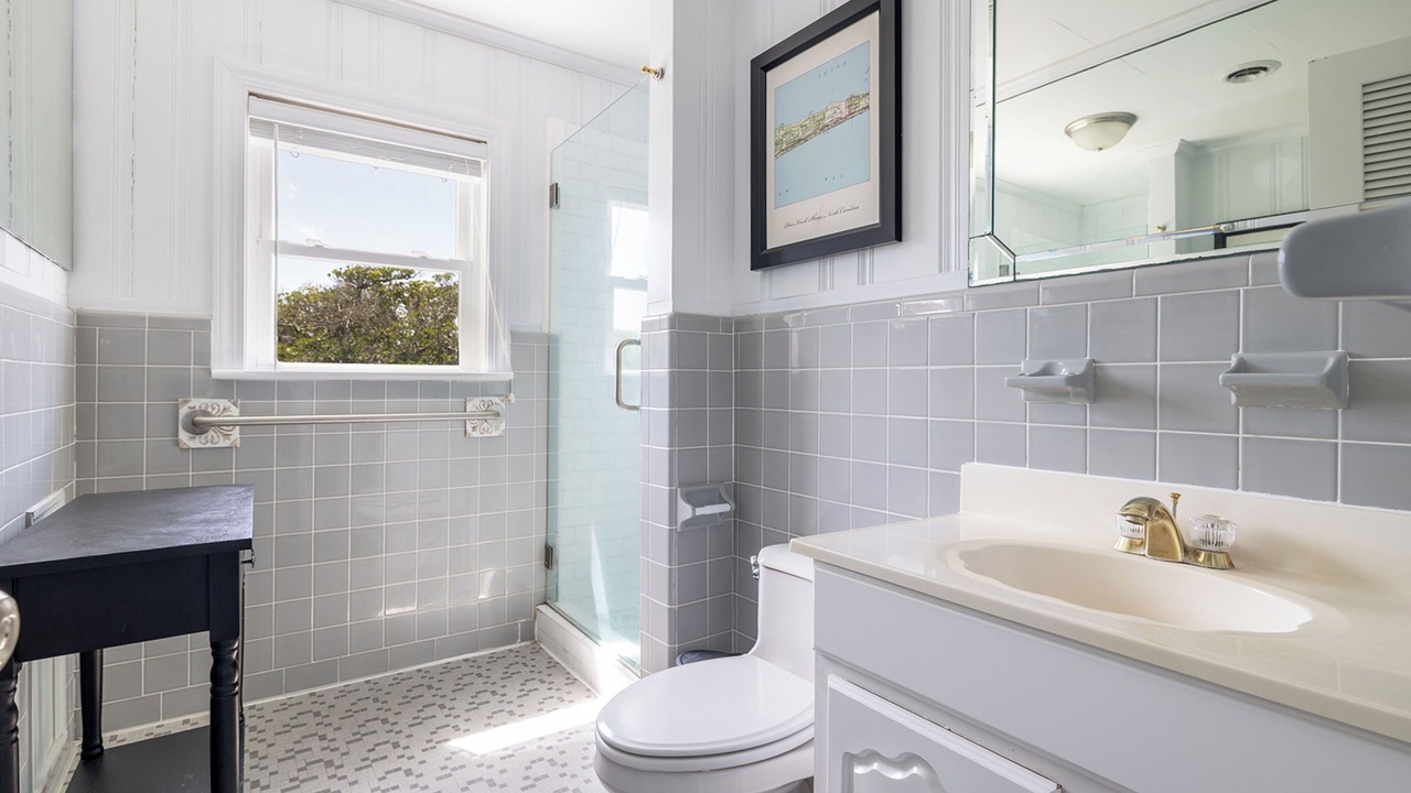 Photo of Bathroom in Pine Knoll Shores