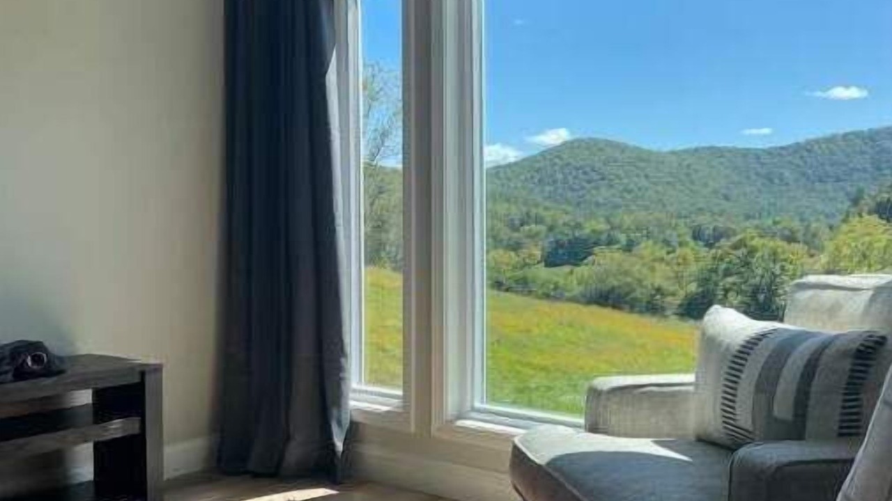 Photo of Livingroom in Mills River