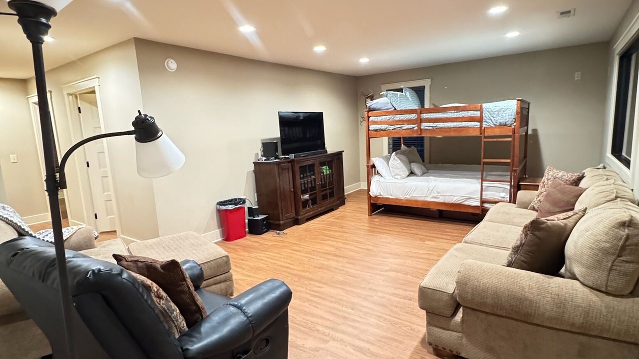 Photo of Bedroom in Guntersville