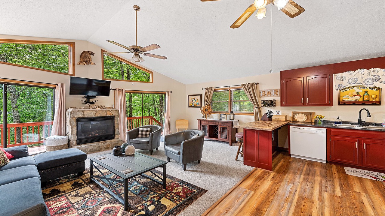 Photo of Livingroom in Maggie Valley