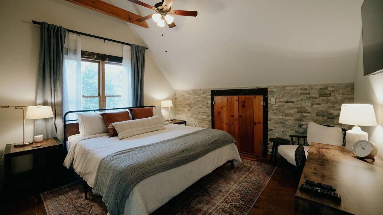 Photo of Bedroom in Bostic