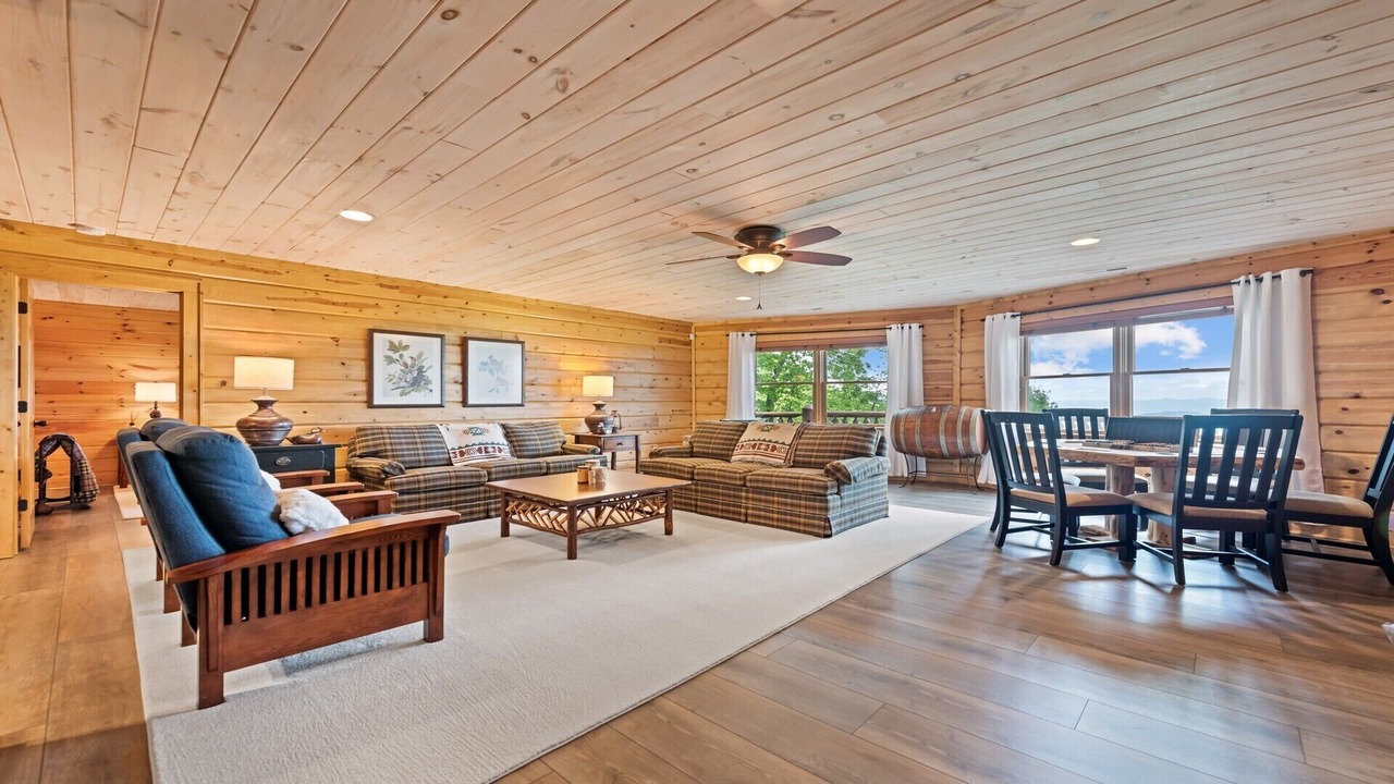 Photo of Livingroom in Maggie Valley