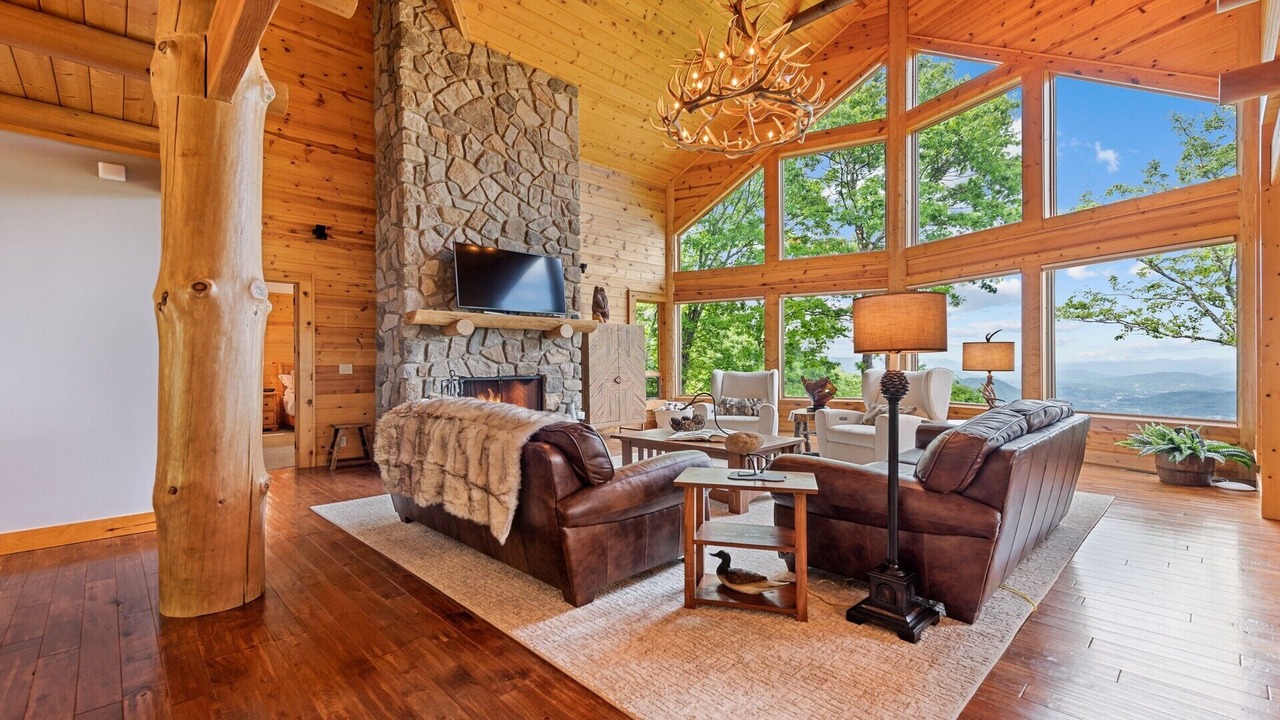 Photo of Livingroom in Maggie Valley