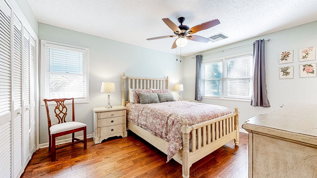 Photo of Bedroom in Lake Junaluska
