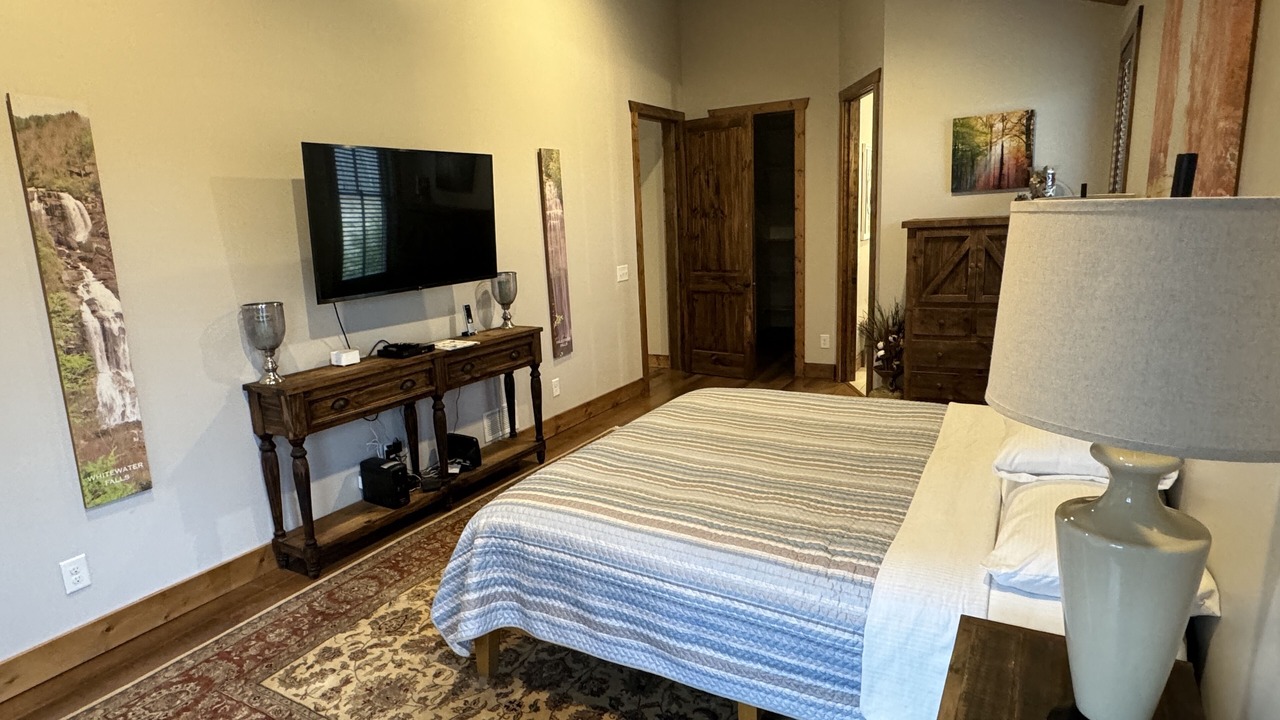 Photo of Bedroom in Glenville