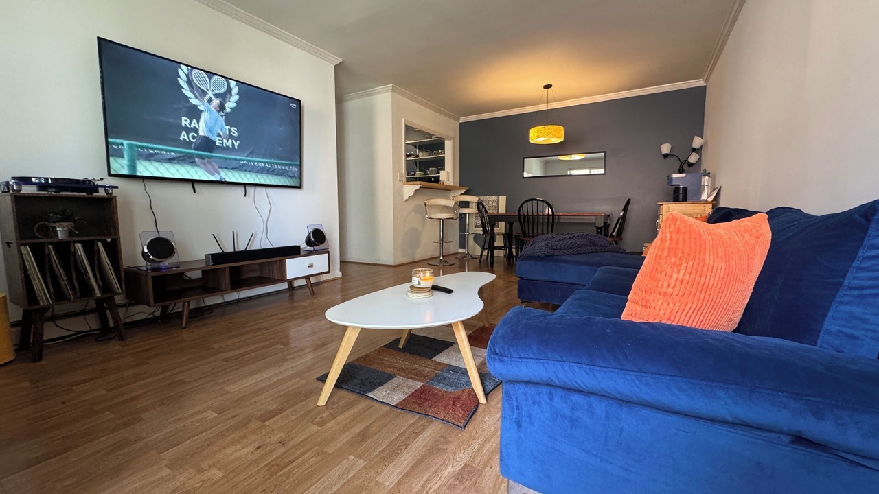Photo of Livingroom in Hillsboro West End
