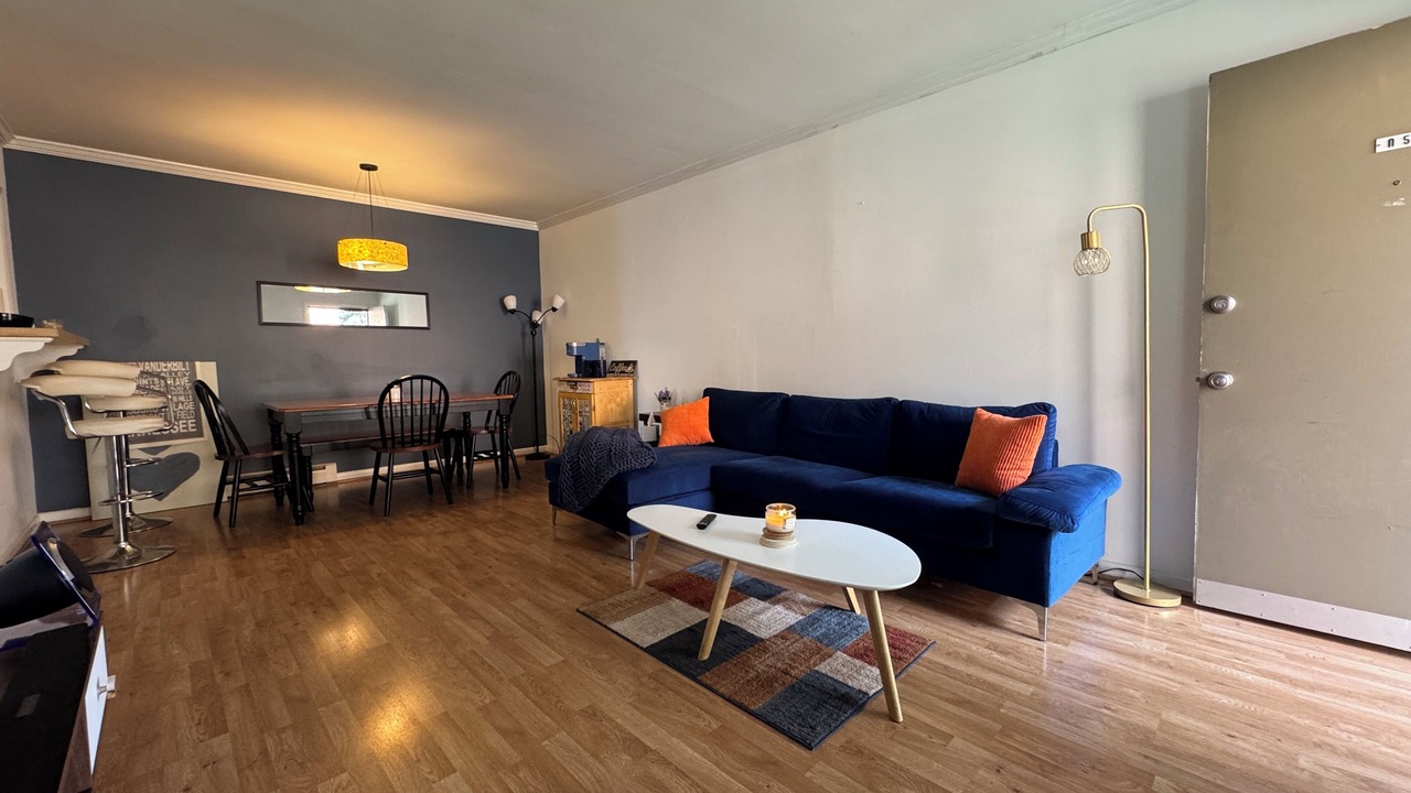 Photo of Livingroom in Hillsboro West End