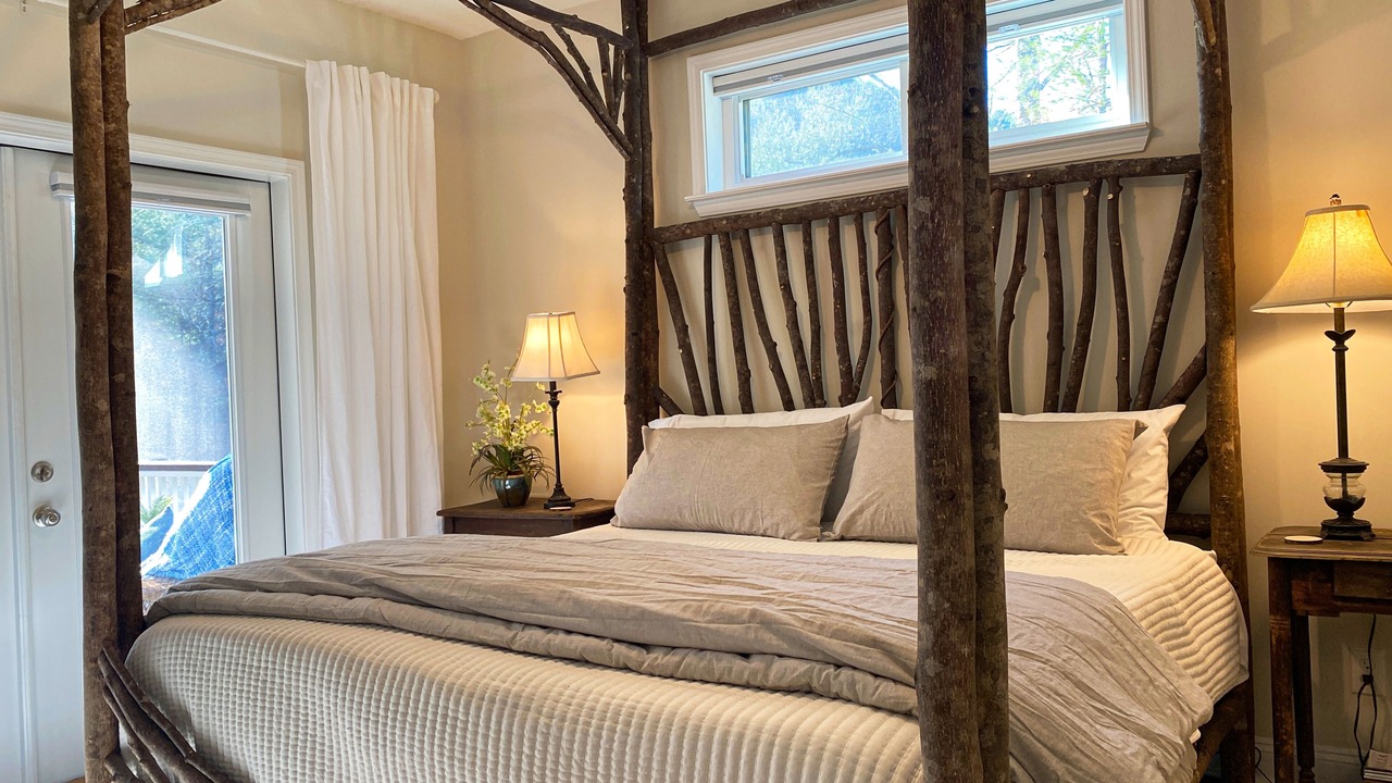 Photo of Bedroom in Hendersonville