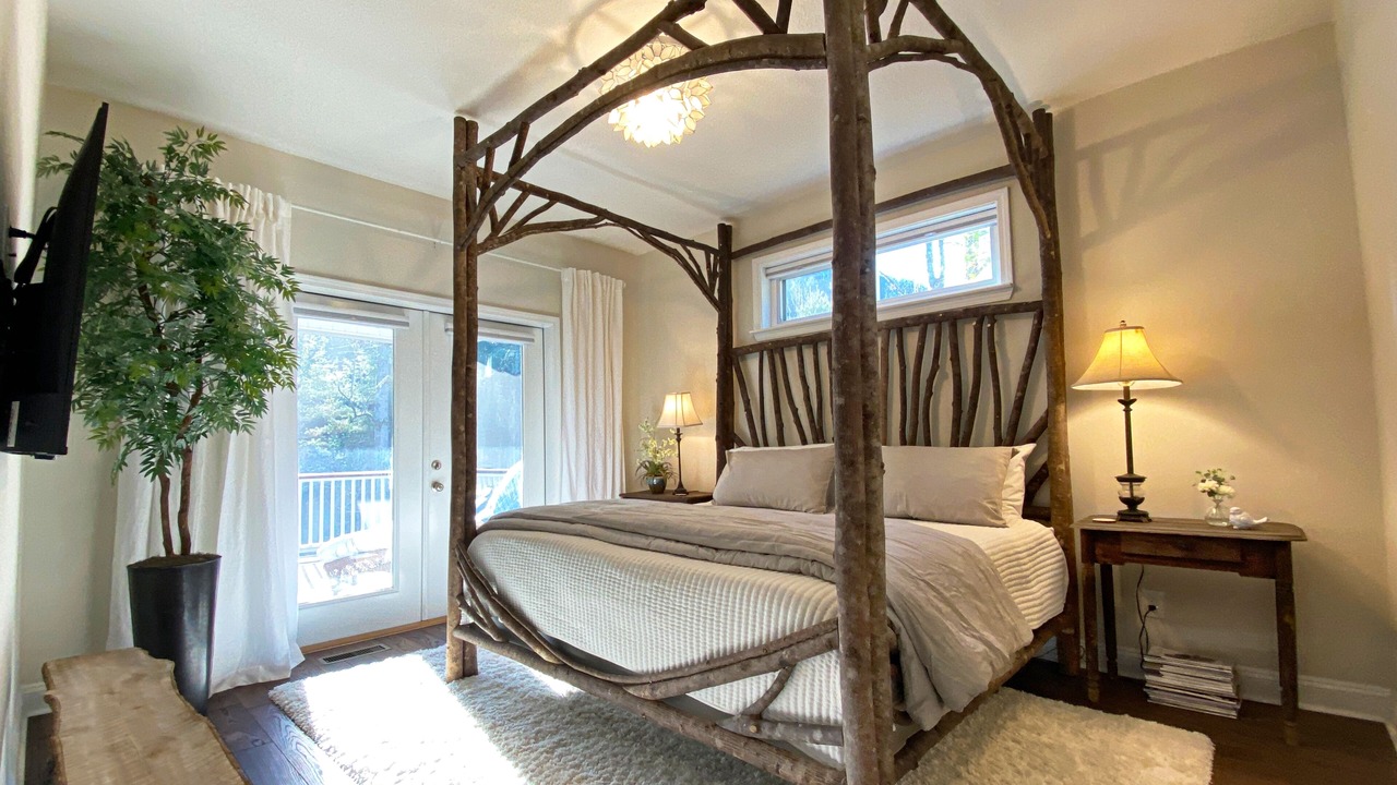 Photo of Bedroom in Hendersonville
