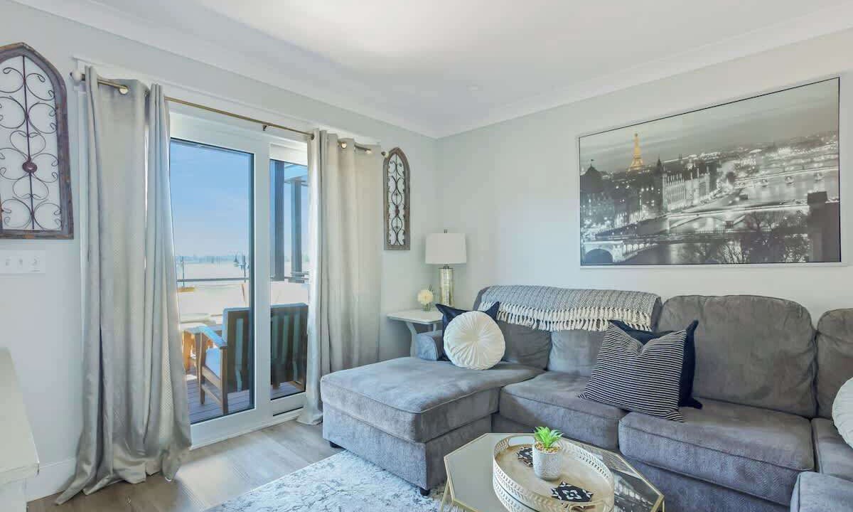 Photo of Livingroom in Wilmington Historic District