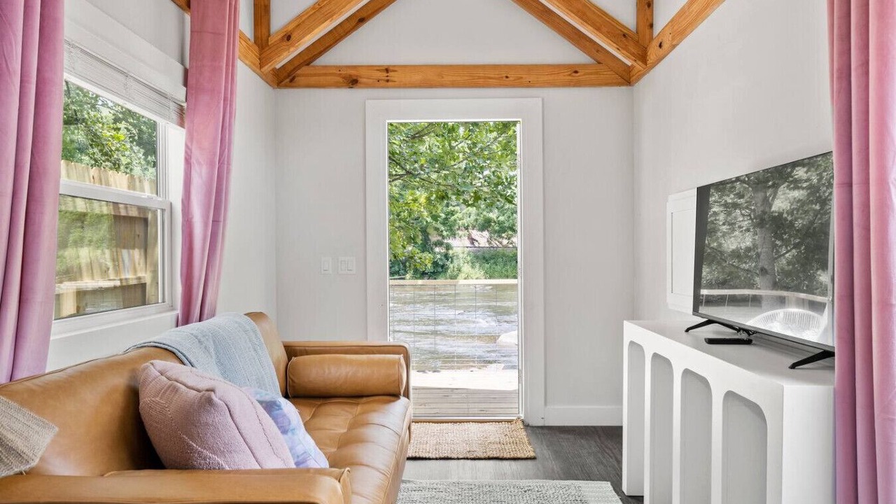 Photo of Livingroom in Dillsboro
