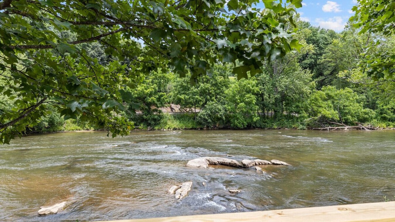 Photo of Others in Dillsboro