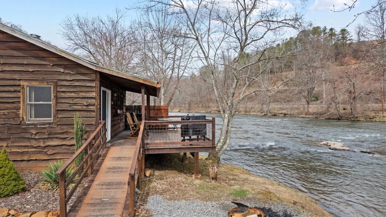 Photo of Patio Balcony in Dillsboro