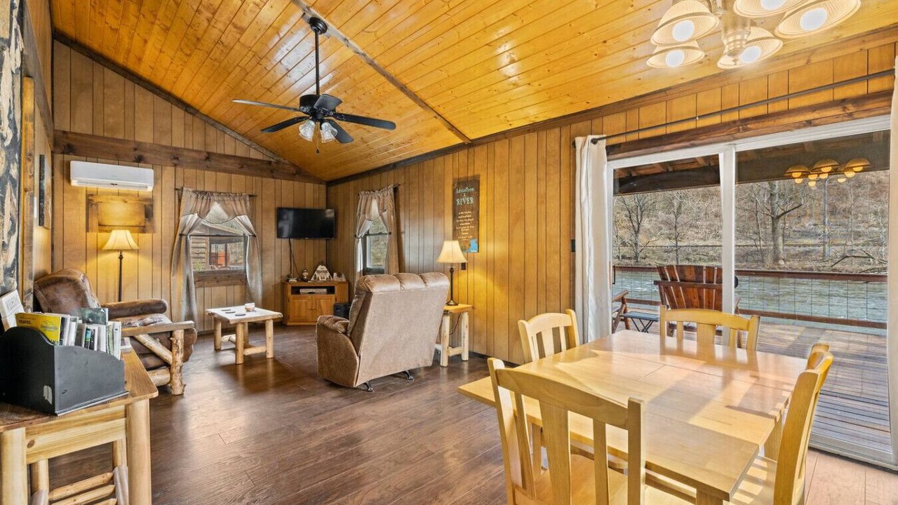 Photo of Livingroom in Dillsboro