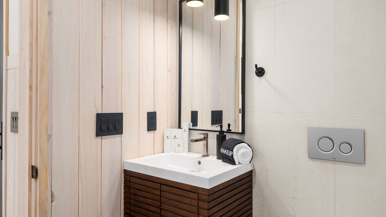 Photo of Bathroom in Laurel Ridge