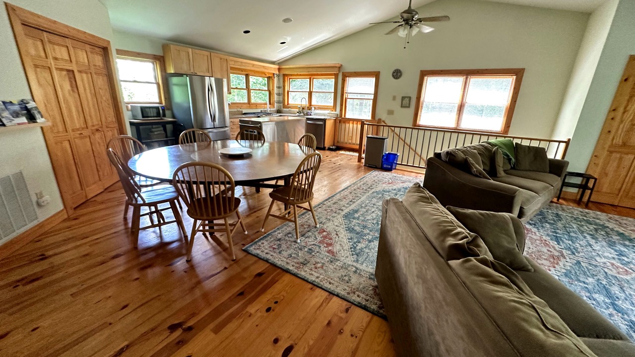 Photo of Livingroom in Seven Devils