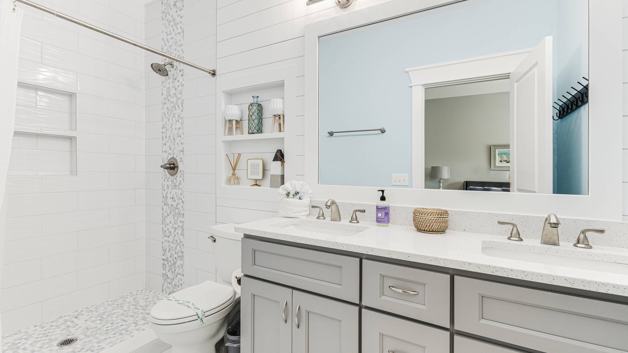Photo of Bathroom in Tranquil Harbour