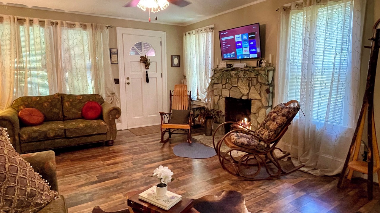 Photo of Livingroom in Creston