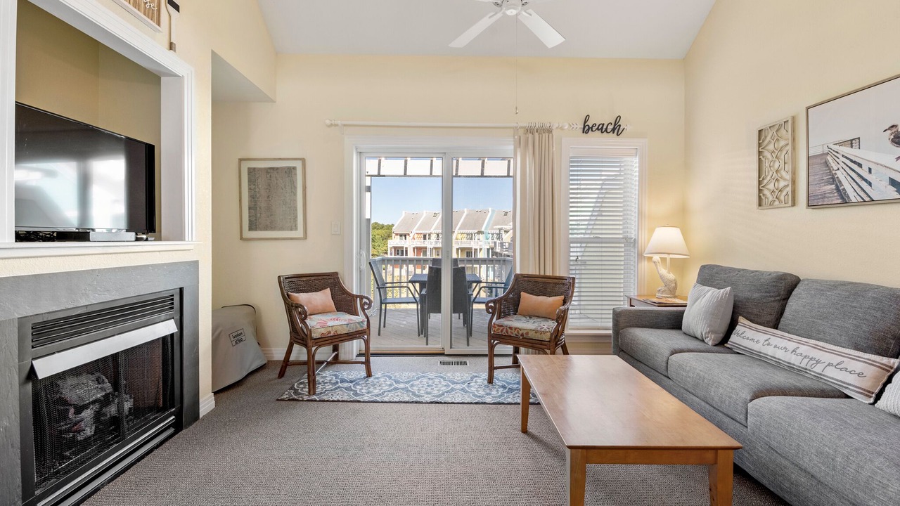 Photo of Livingroom in Bermuda Bay