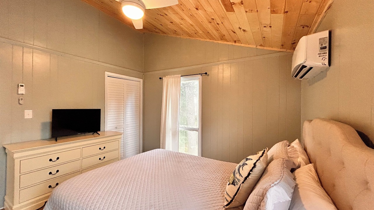 Photo of Bedroom in Colington Harbour