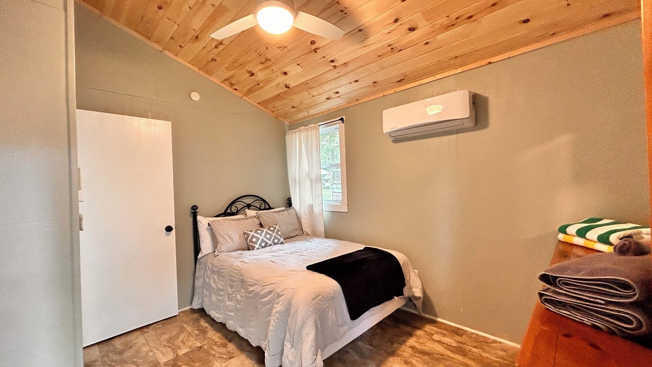 Photo of Bedroom in Colington Harbour