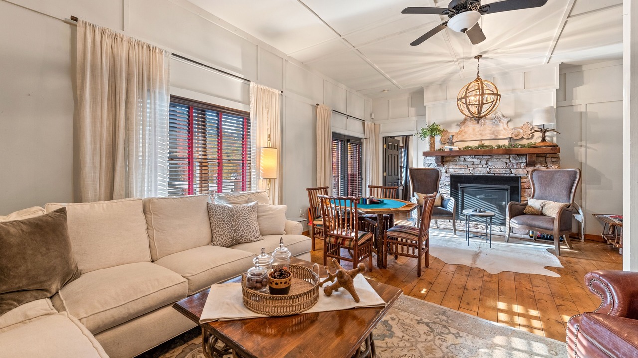 Photo of Livingroom in Sapphire