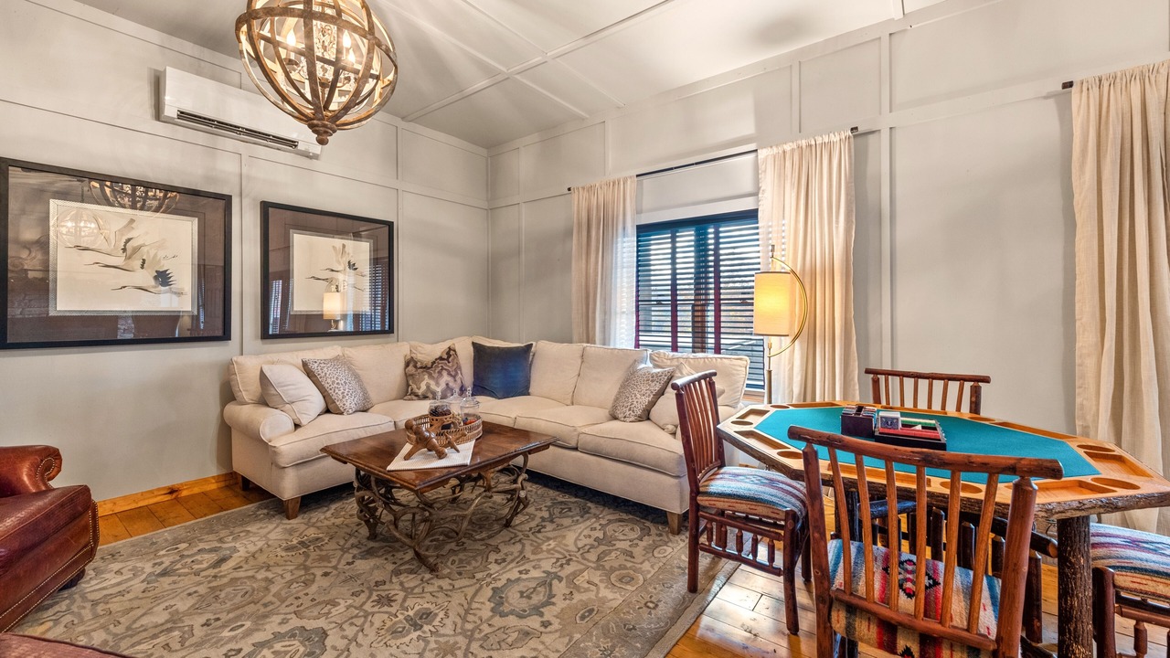 Photo of Livingroom in Sapphire