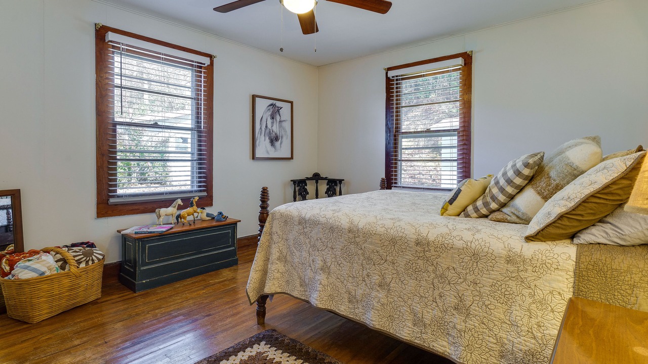 Photo of Bedroom in Kyle