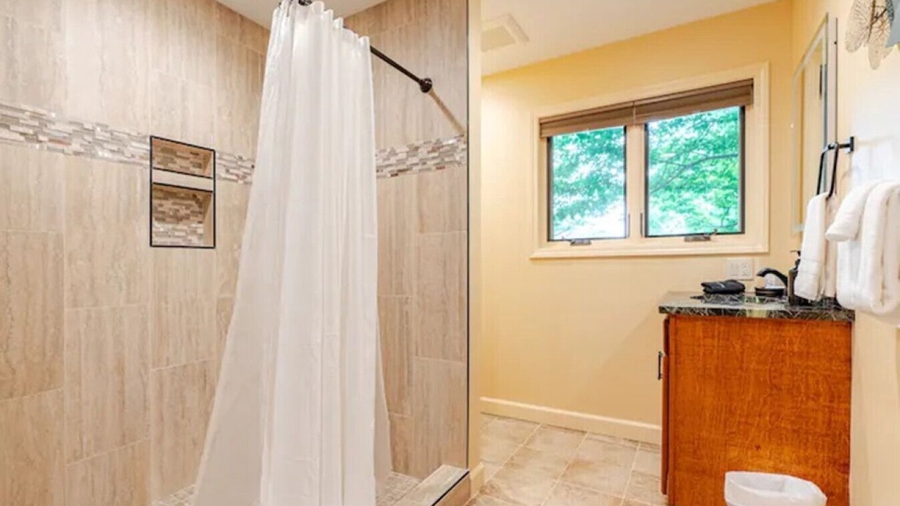 Photo of Bathroom in Marshall