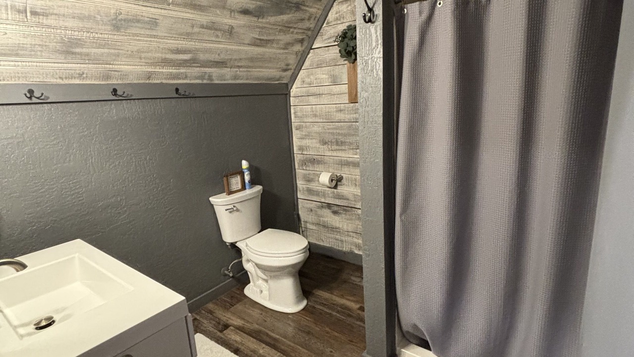 Photo of Bathroom in Maggie Valley