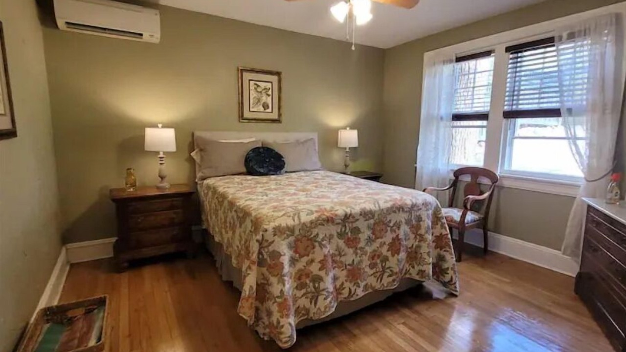 Photo of Bedroom in Grove Park- Sunset