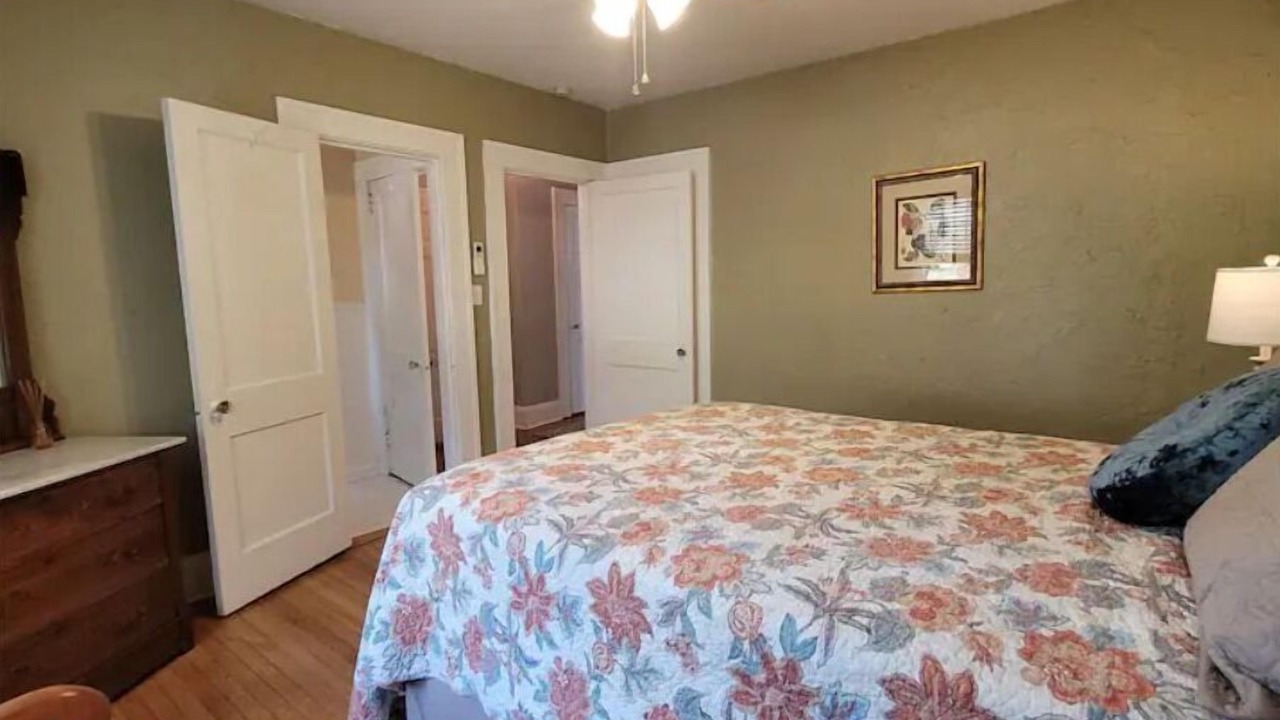 Photo of Bedroom in Grove Park- Sunset