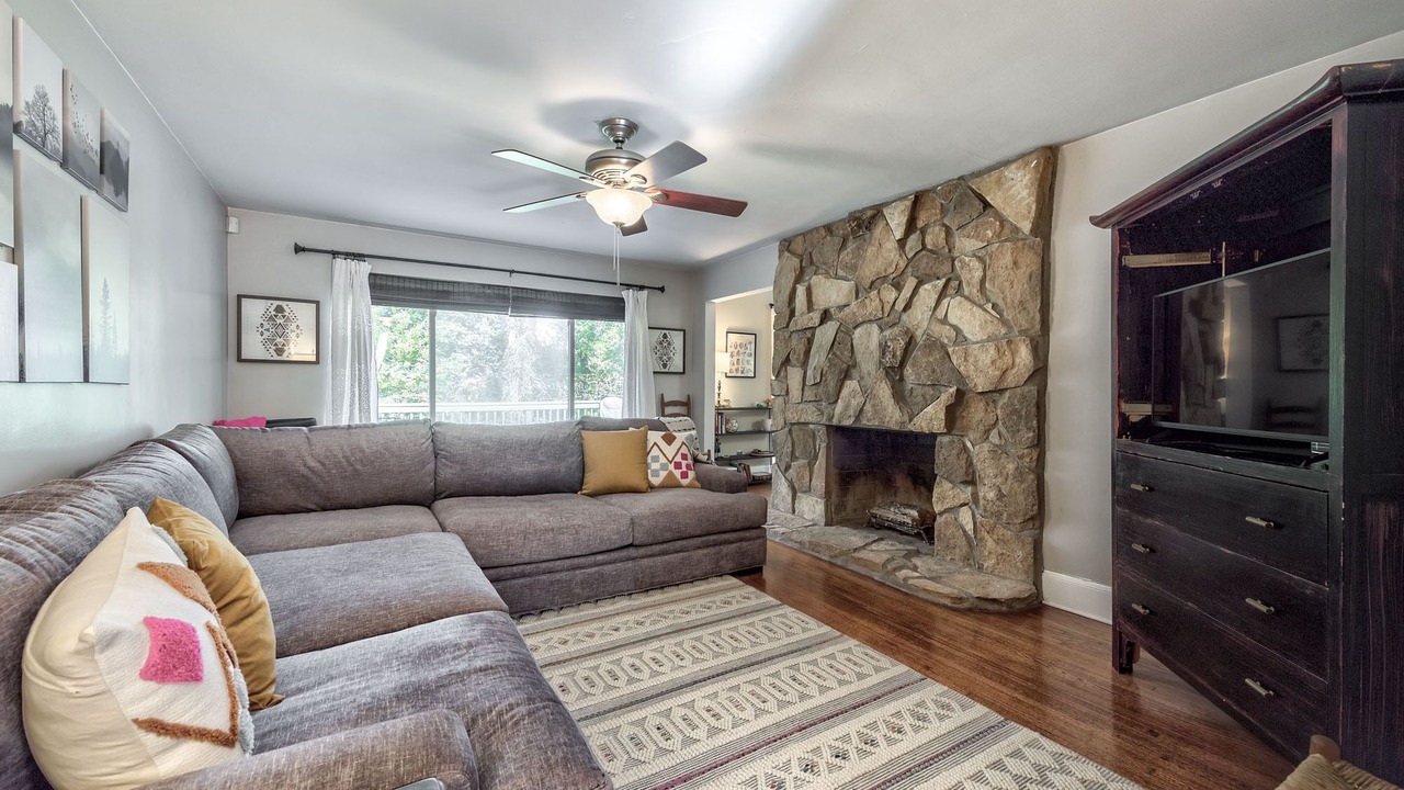 Photo of Livingroom in Echo Hills