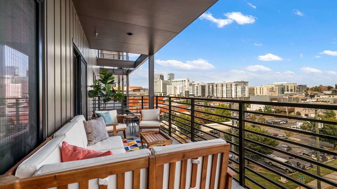 Photo of Patio Balcony in Eighth Avenue