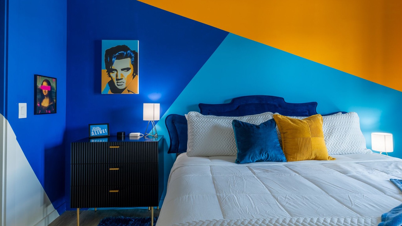 Photo of Others in Eighth Avenue