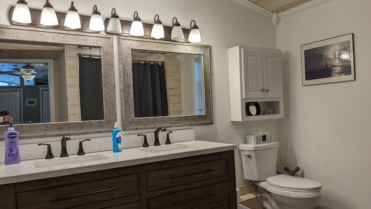 Photo of Bathroom in Lake Waccamaw