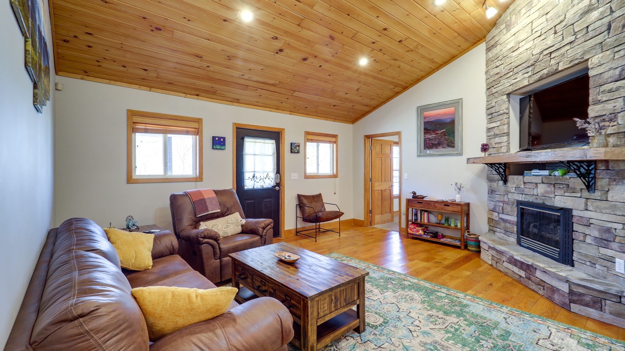 Photo of Livingroom in Spruce Pine