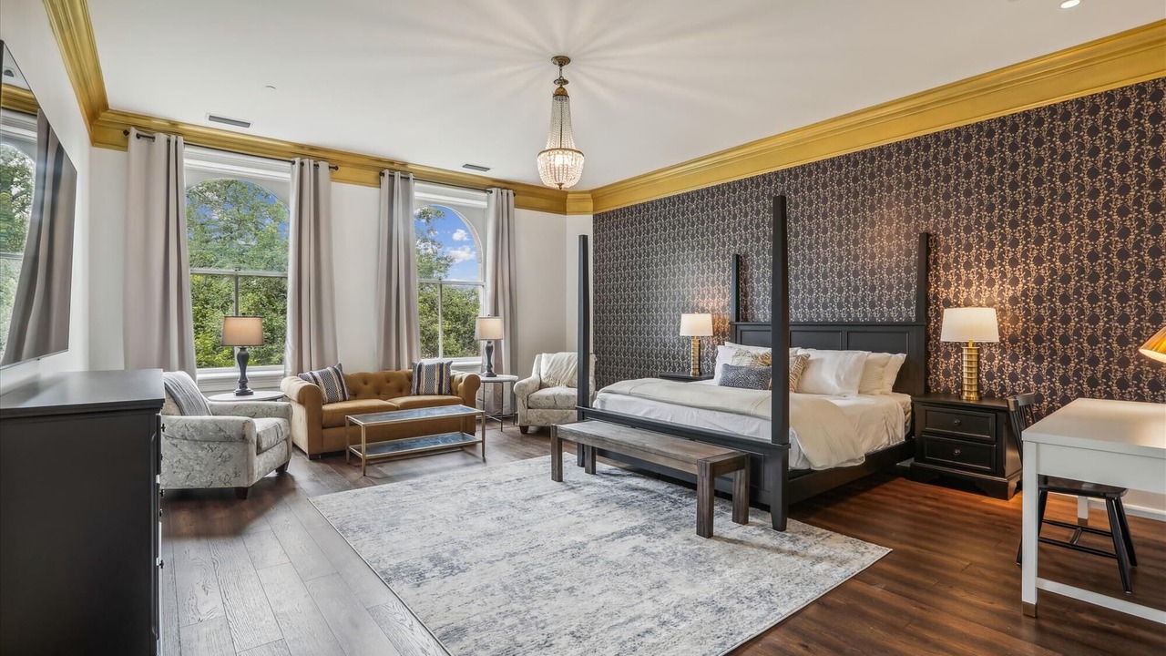 Photo of Bedroom in Historic District - North