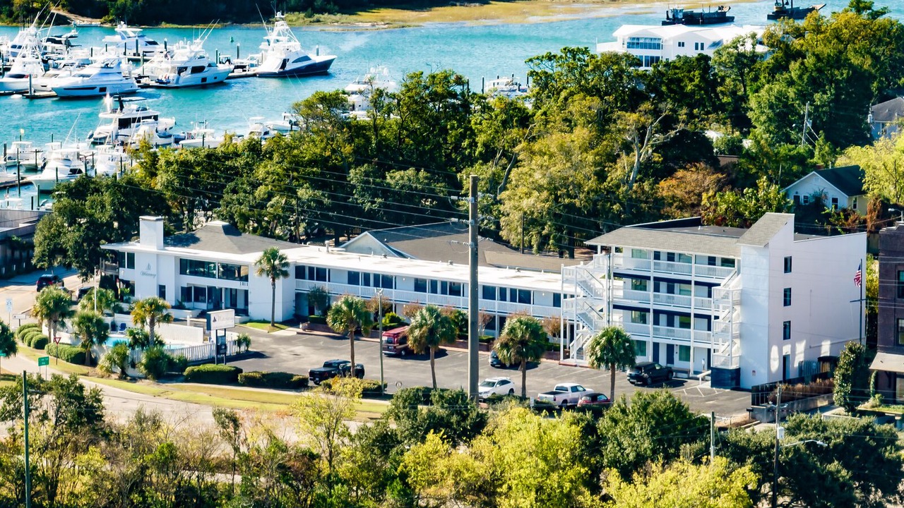 Photo of Others in Airlie