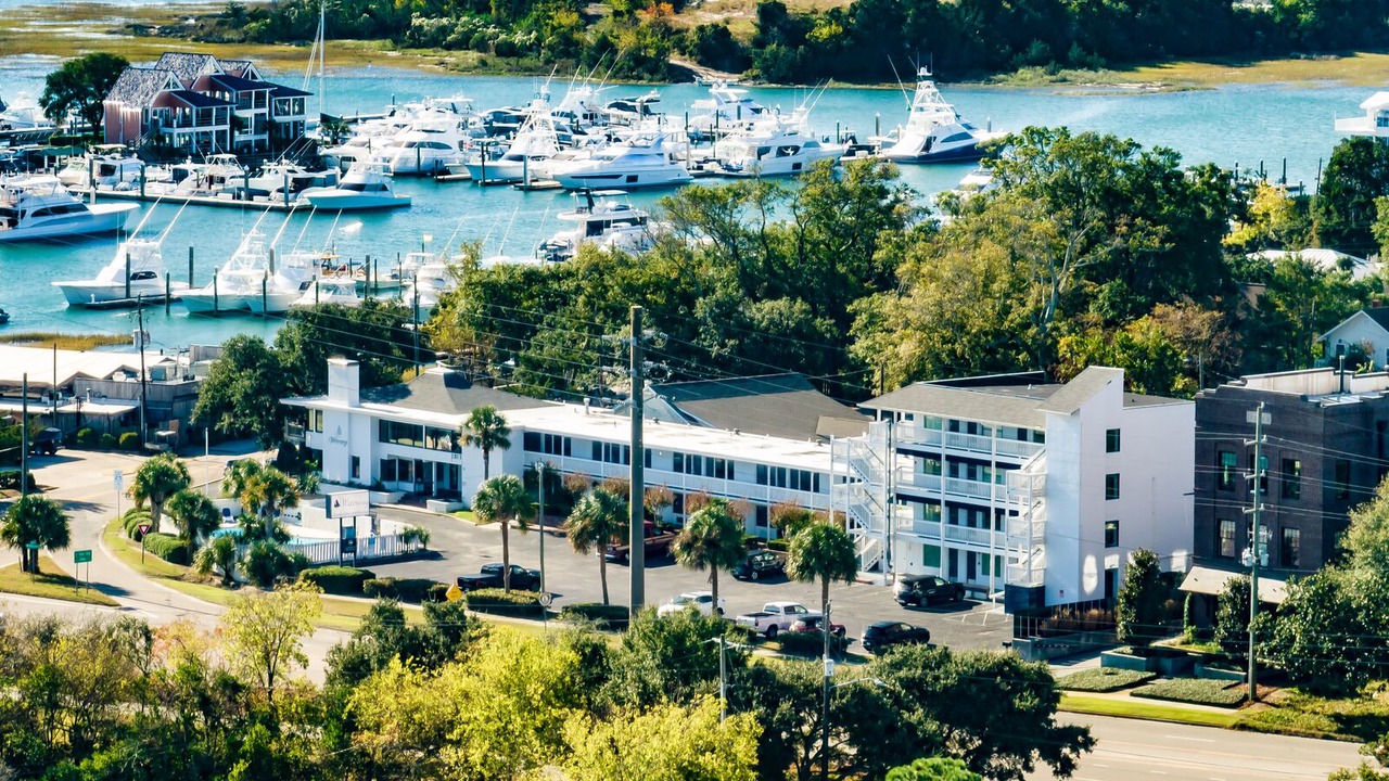 Photo of Others in Airlie