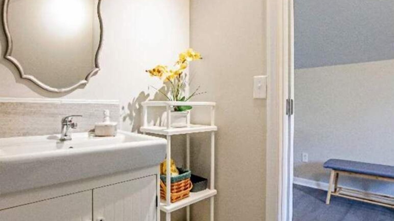 Photo of Bathroom in Sunset Road